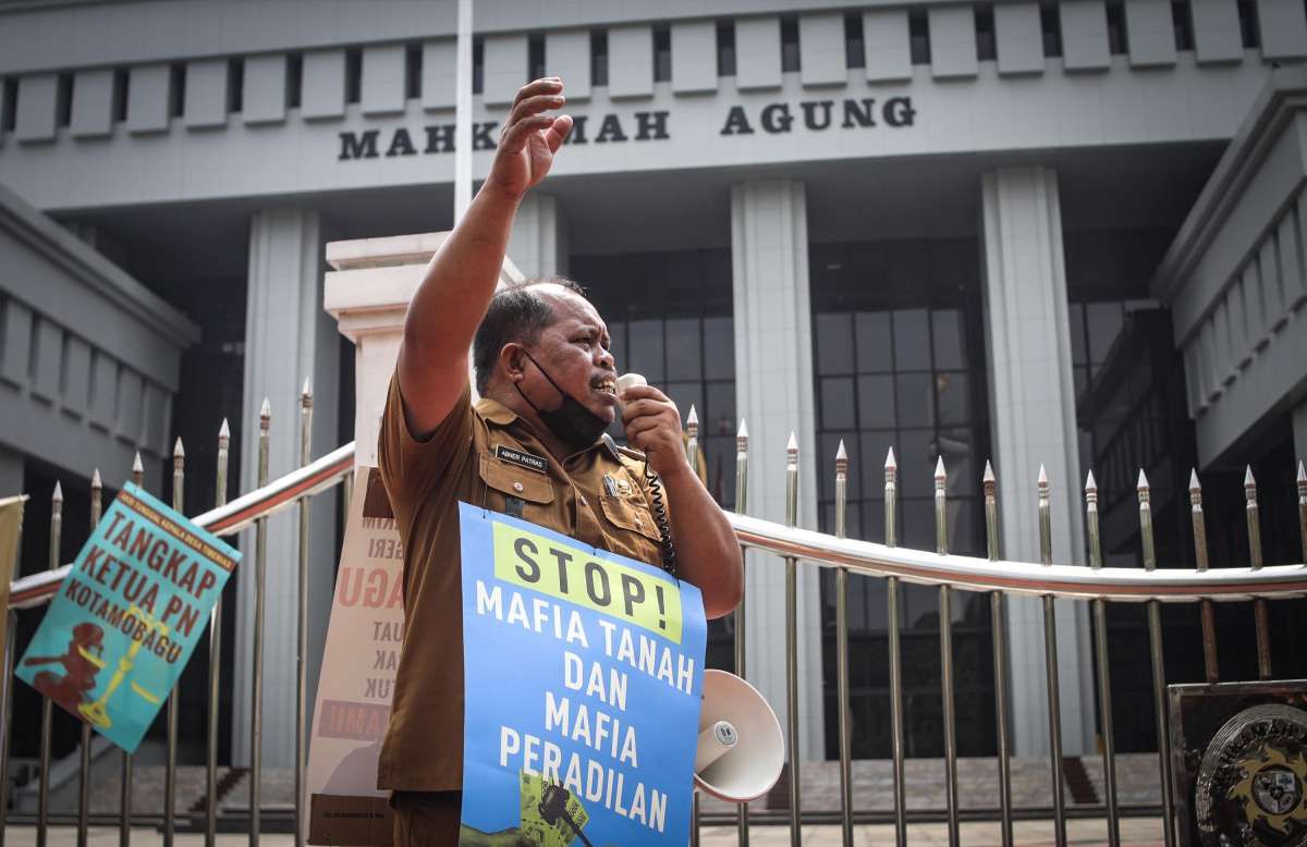 Aksi Tunggal Kades Tiberias Adukan Praktik Mafia Tanah