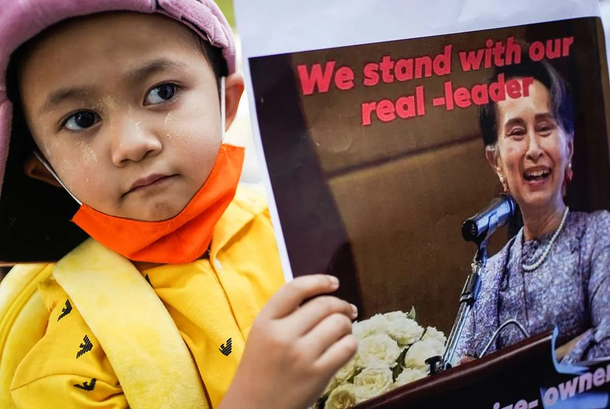 Mantan Pemimpin Myanmar Suu Kyi Dipindahkan ke Tahanan Rumah