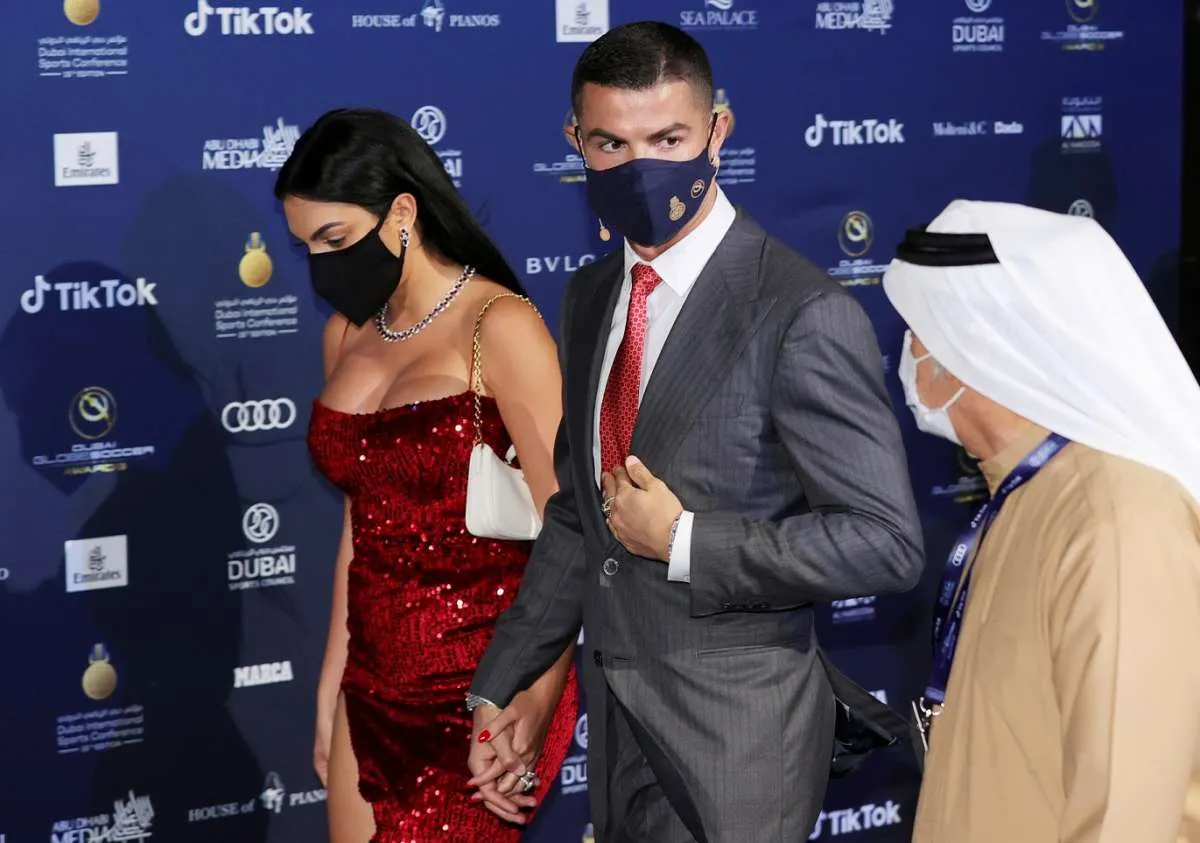 Georgina Rodriguez temani Cristiano Ronaldo hadiri Global Soccer Awards 2020