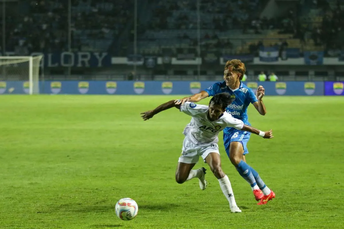 Persib Bandung Takluk 0-2 Oleh Persik di Kandang