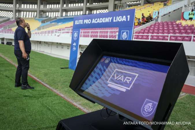 Uji coba VAR dalam pertandingan resmi sepak bola