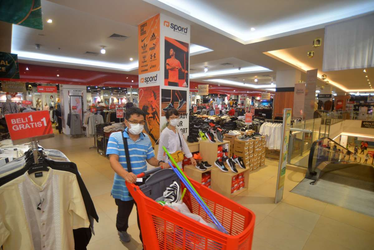 Di Balik Pangkas Gerai ala Transmart