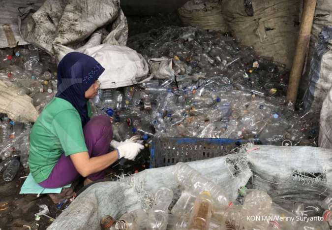 Melihat dari dekat pengolahan limbah botol plastik (2)
