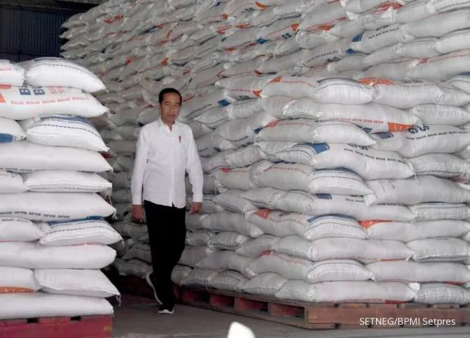 Indonesia President Says Rice Stock Sufficient Amid Rising Prices