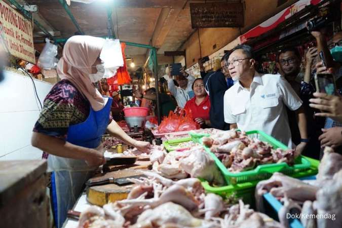 Cek Pasar Rakyat di Semarang, Mendag: Secara Nasional Harga Bapok Cenderung Turun
