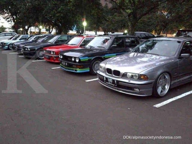 Pasar Mobil Premium Bekas Laku Keras