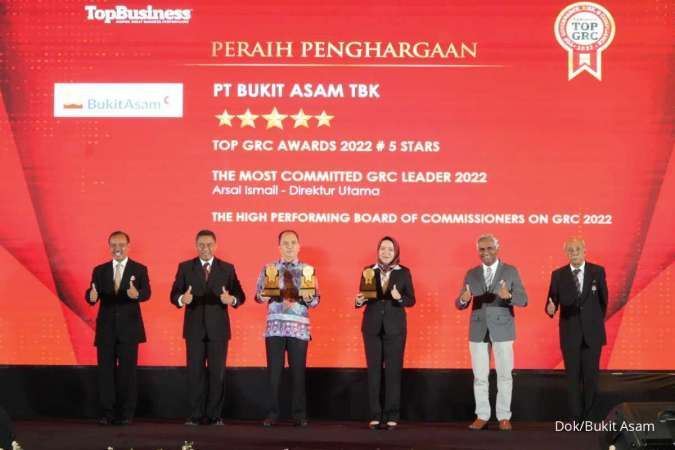 Tiga Penghargaan Diraih PTBA di Ajang TOP GRC Awards 2022