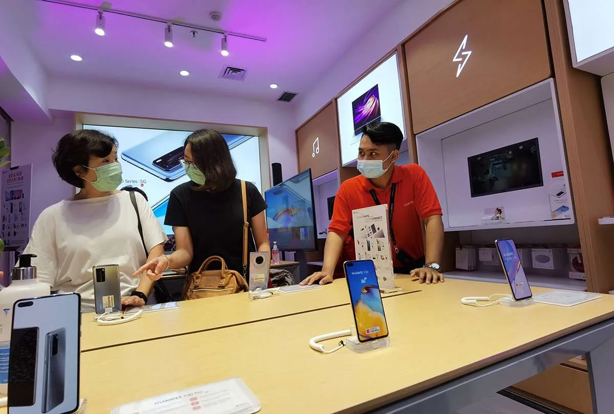 Huawei membuka high-end experience store (HES) baru di Bandung