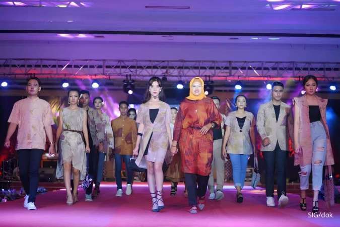 Semen Indonesia Apresiasi Upaya Okvisa Craft Populerkan Fesyen Ramah Lingkungan