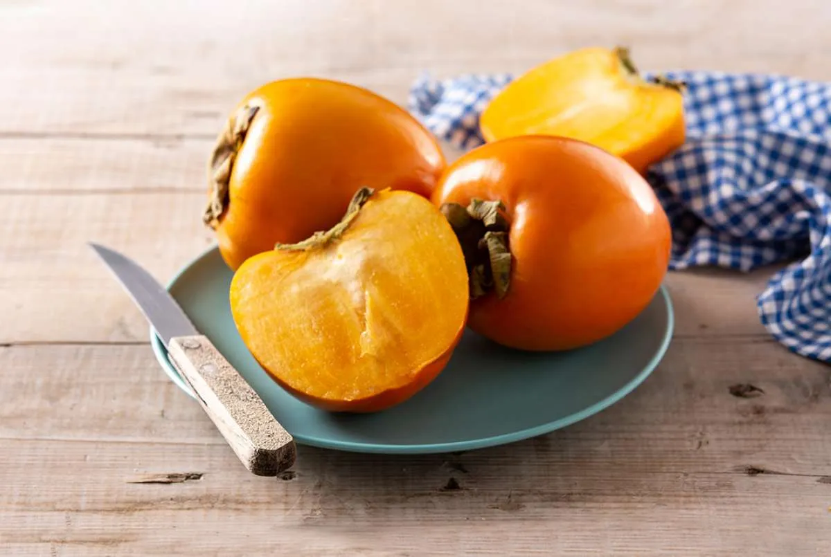 5 Manfaat Buah Kesemek Untuk Kesehatan Tubuh yang Teruji Klinis