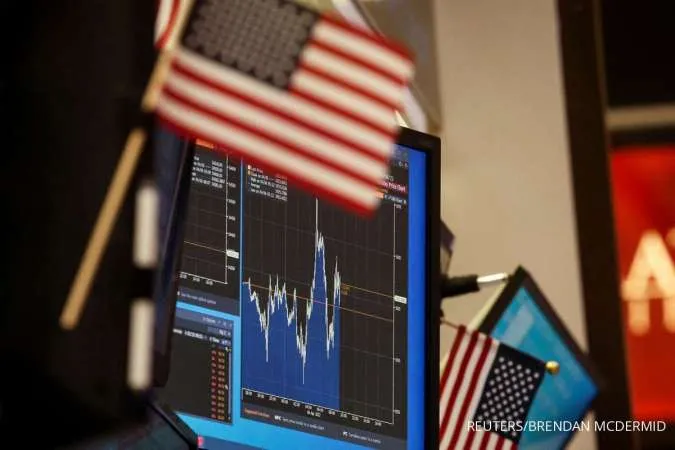 U.S. Trade Deficit Narrows Sharply as Exports Hit Record High