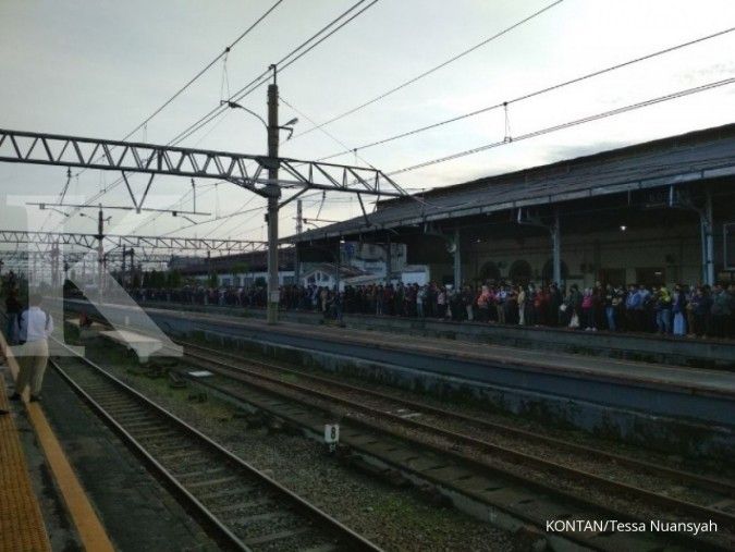 Rel patah di Cilebut, penumpang KRL dari Bogor menumpuk di stasiun