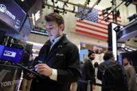 Wall Street Ditutup Naik 2 Hari Beruntun, S&P 500 Melonjak Hampir 1% Kamis (18/5)