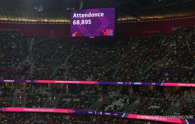 Layar menunjukkan jumlah penonton dalam stadion pertandingan Jerman vs Spanyol.