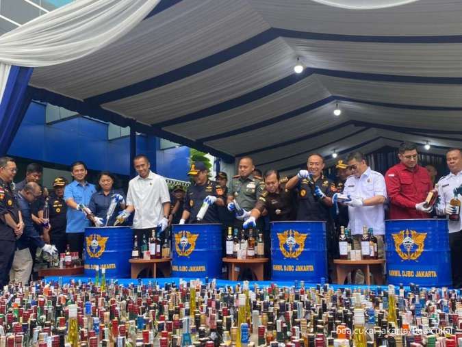 Bea Cukai Musnahkan Miras dan Rokok Ilegal, Rp 37,64 Miliar Berhasil Diselamatkan