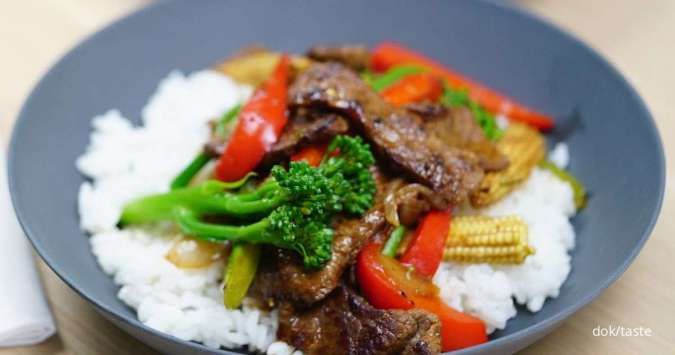 Resep Nasi Tumis Daging Kukus Super Gurih, Masaknya Pakai Santan!