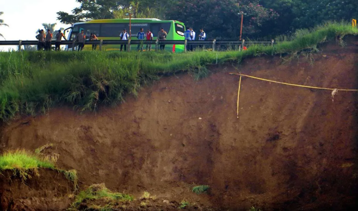 Tol Cipularang KM 118 longsor kiri-kanan, berikut penjelasan Jasa Marga