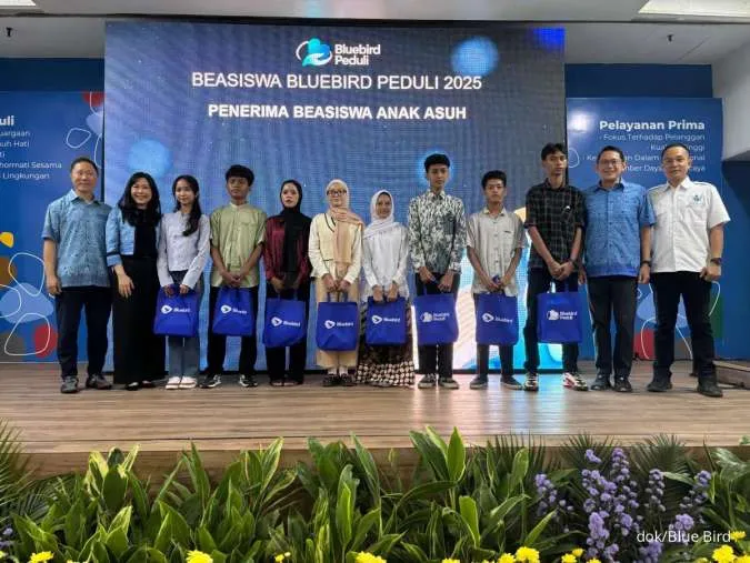 Peran Pendidikan Penting, Blue Bird Berikan Beasiswa ke Keluarga Mitra Pengemudi