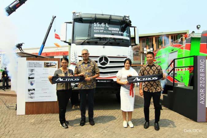DCVI Hadirkan Dua Model Truk Baru Mercedes-Benz di Mining Indonesia 2023