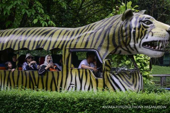 Libur panjang di kebun binatang Ragunan