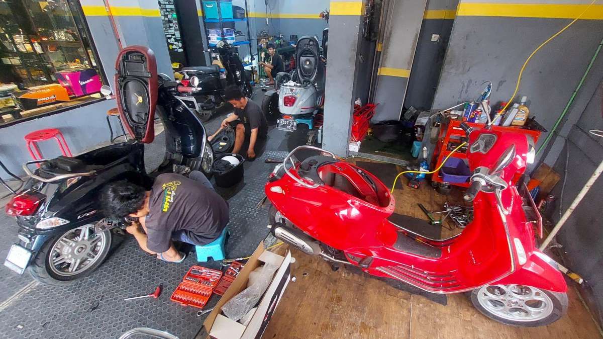 Tren Bengkel Skutik Vespa