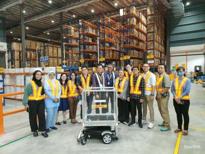 Para wartawan dari Asia Tenggara berkunjung ke Gudang DHL Penang