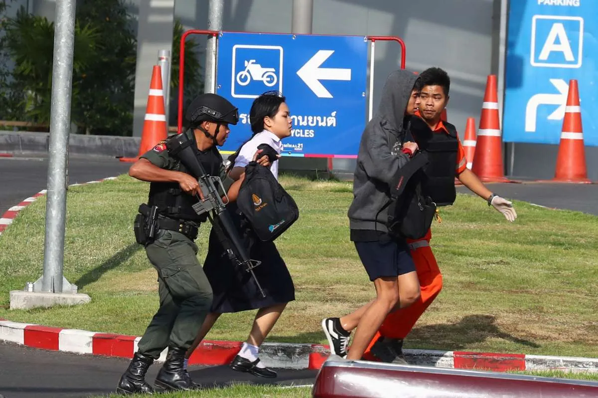 Tewaskan 21 orang, tersangka penembakan di Thailand masih bertahan di basement mal