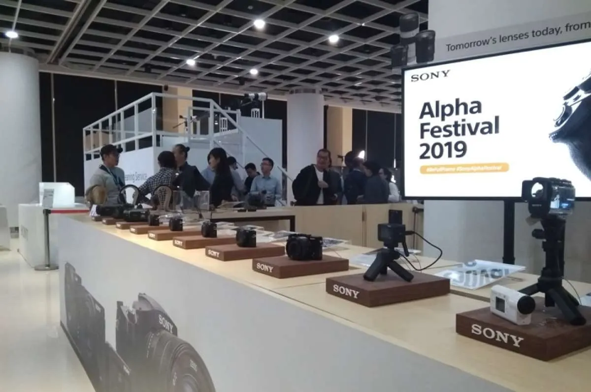 Sony luncurkan dua seri kamera baru, Sony A7R dan Sony RX100 VII