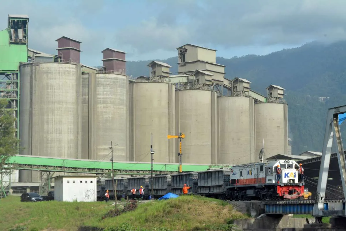 Laba Semen Indonesia menyusut di kuartal III, begini rekomendasi saham SMGR