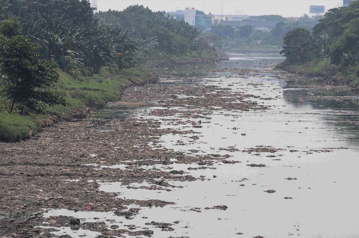 Kanal Banjir Timur Mengering di Musim Kemarau