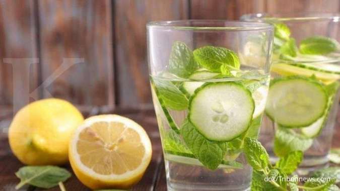 Manfaat infused water lemon