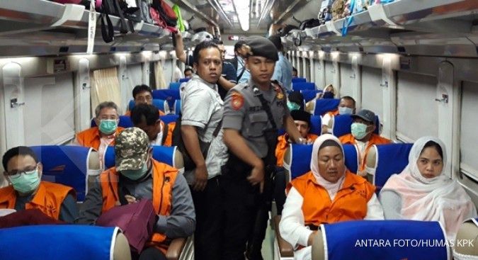 Malang 'collective graft' suspects sent to Surabaya by train