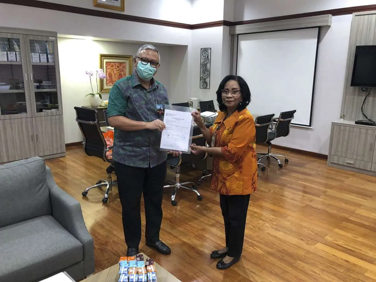 Itama Ranoraya (IRRA) sumbangkan alat pelindung diri untuk tenaga medis corona