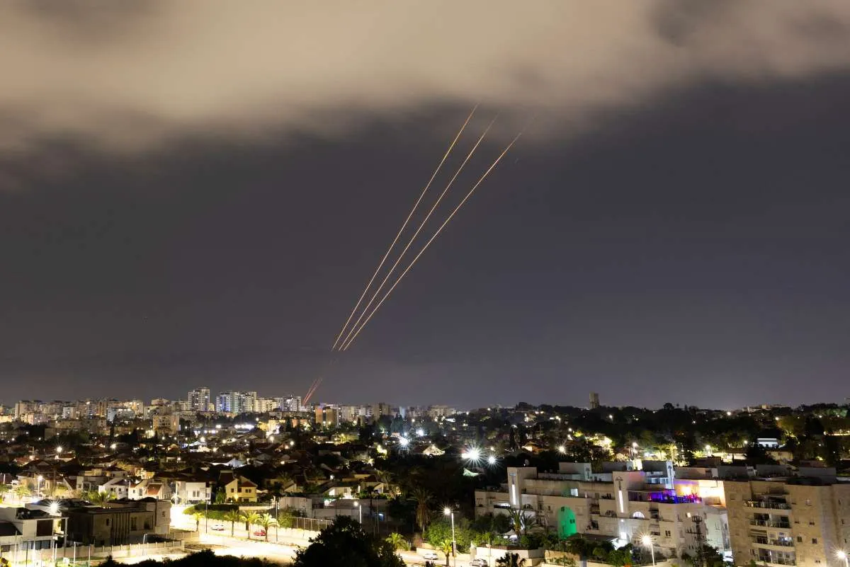 Mengapa Iran Menyerang Israel? 