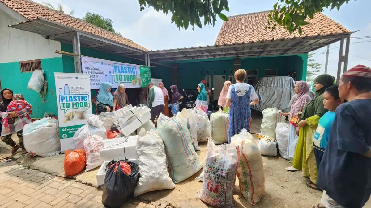  Sinar Mas Land Dorong Masyarakat Kelola Sampah lewat Plastic to Food&Plastic to Book