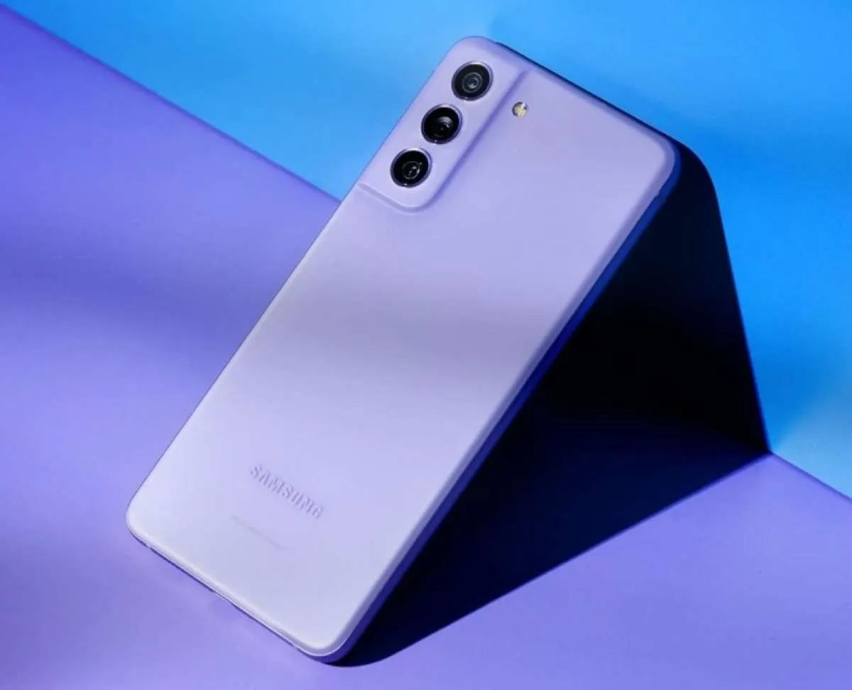 Tersedia Dua Varian, Berikut Spesifikasi & Harga HP Samsung S21 FE 5G di Indonesia