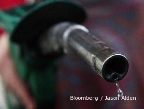 Cadangan AS melonjak, harga minyak melorot lagi