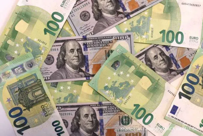 FOREX - Euro Eases After Trump Threatens 30% Tariffs on EU