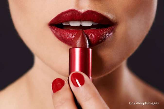 6 Alasan untuk Tidak Ragu Pakai Lipstik Merah, Ternyata Bisa Bikin Percaya Diri Lho!