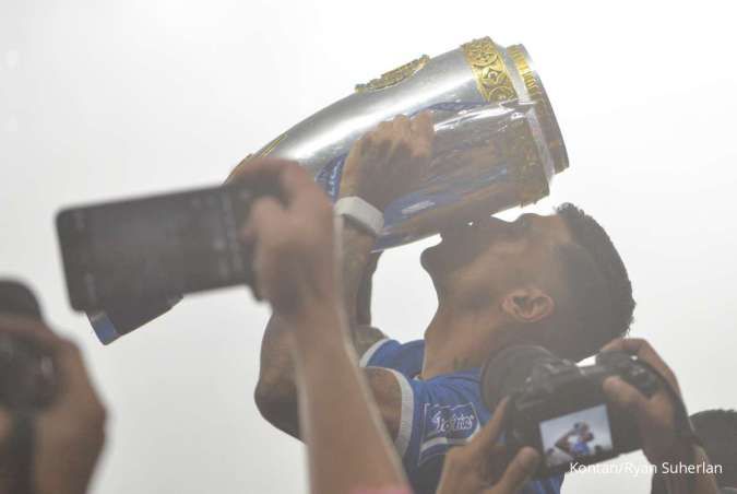 Foto Persib Bandung Juara BRI Liga 1 2024-2025 Usai Kalahkan Persis Solo 3-2