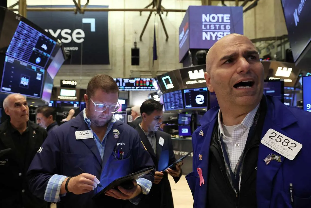 Wall Street Ditutup Melemah Tajam Seiring Merosotnya Produsen Chip dan Megacaps
