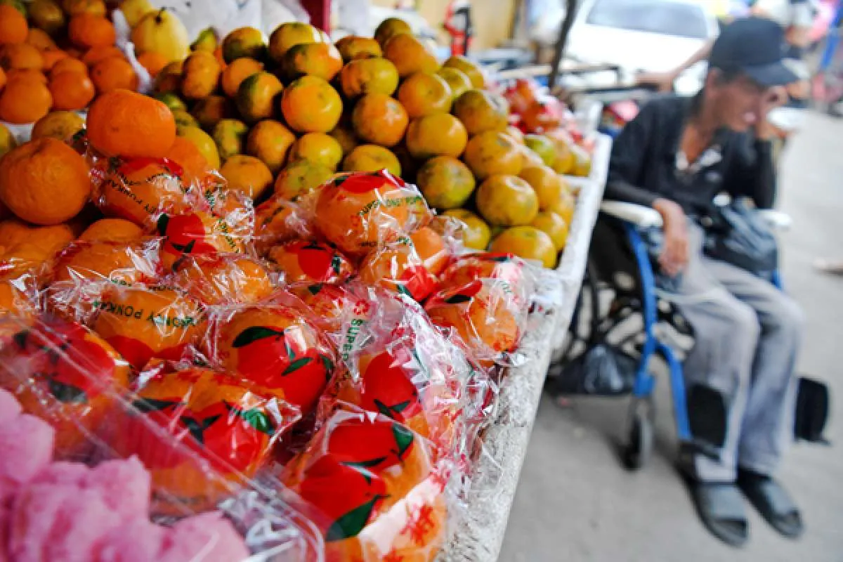 Jangan panik! Pakaian dan makanan impor bukan penyebar virus corona