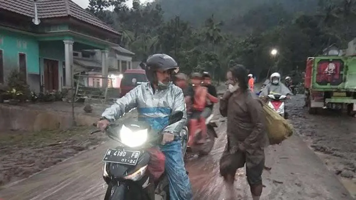 Tinjau penanganan erupsi Gunung Semeru, Kepala BNPB kunjungi Lumajang