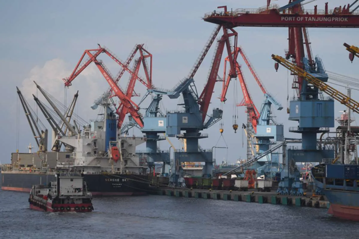 DRI memperkirakan neraca perdagangan tahun 2021 masih akan surplus US$ 14,86 miliar