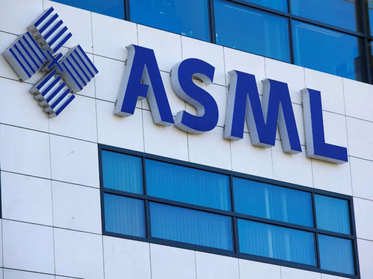 Cetak Kinerja Fantastis, ASML Mengerek Naik Proyeksi Pendapatan dan Laba 2026