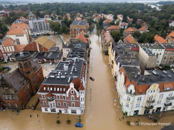 Badai Dahsyat Melanda Eropa Tengah: Italia Menerima Peringatan Banjir dan Hujan Lebat