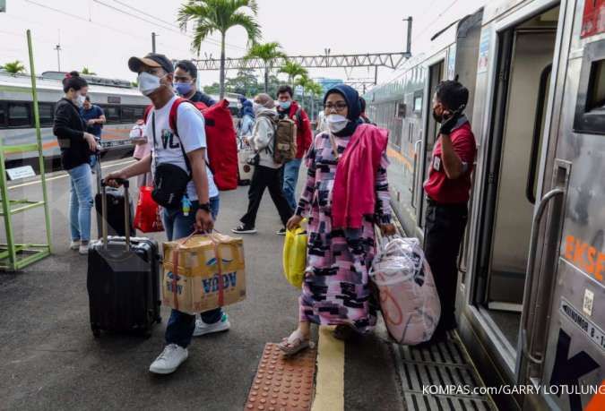 Kedatangan penumpang KA jarak jauh di area Jakarta terpantau landai