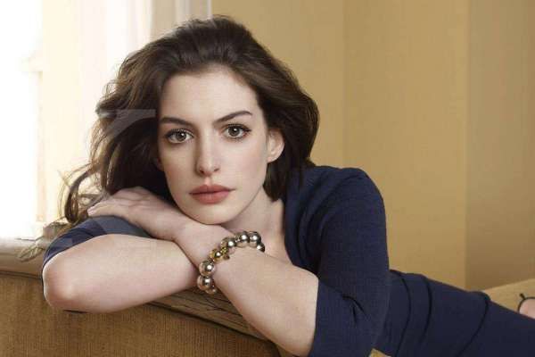 Anne Hathaway bahas pengalaman perankan catwoman di film Christopher Nolan 