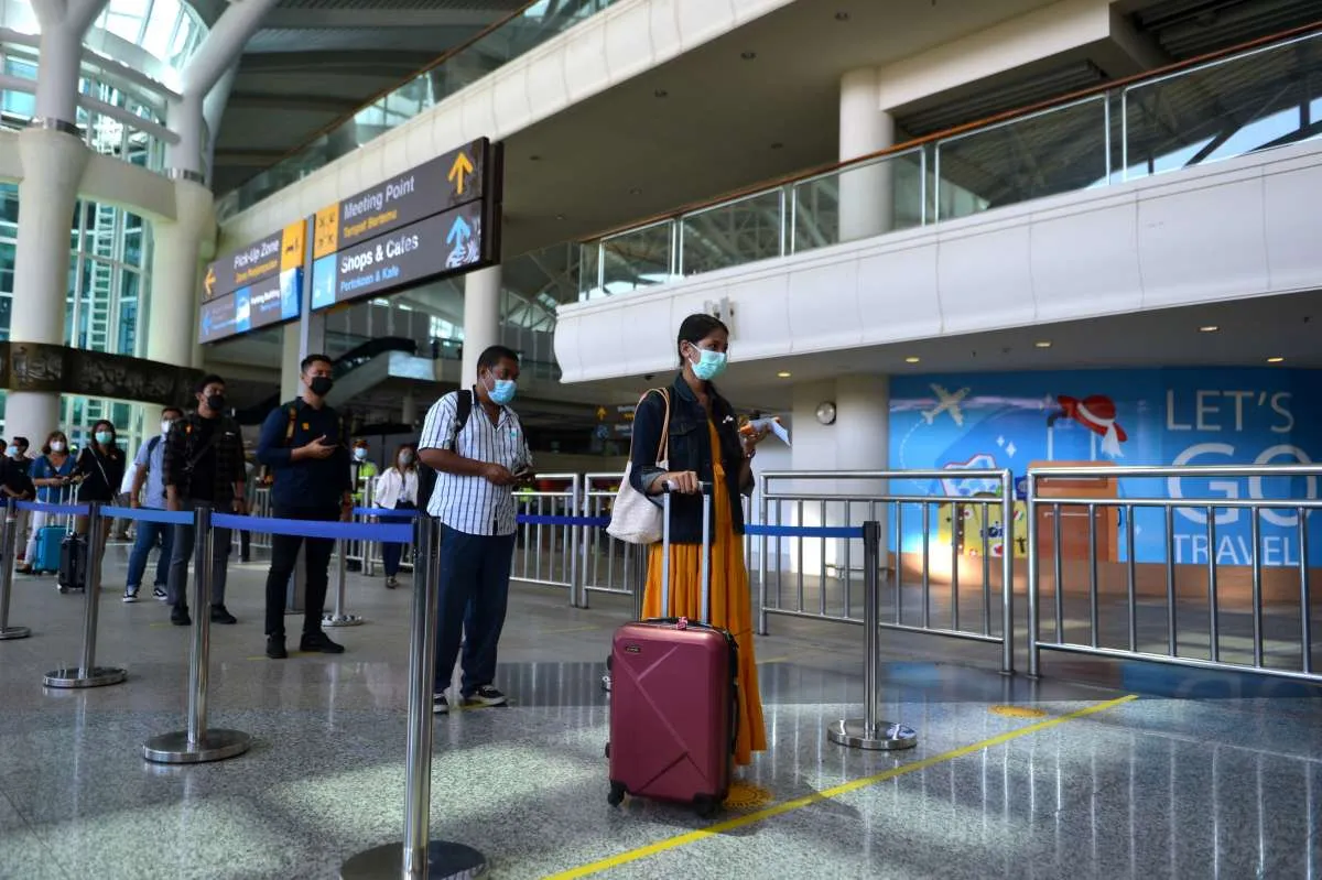 Turis asing masuk Indonesia wajib punya asuransi kesehatan minimal US$ 100.000