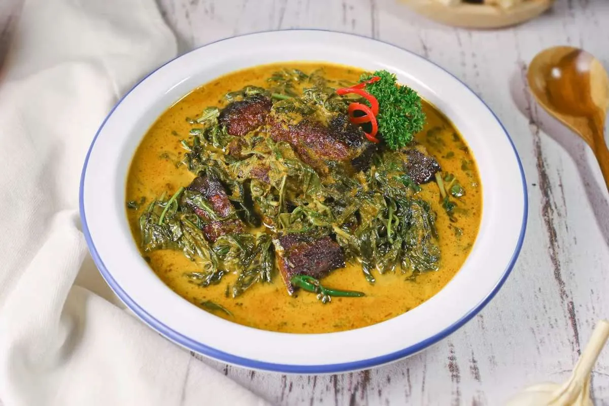 Resep Ikan Asap Masak Rempah, Hidangan Sayur Nikmat Pakai Daun Pakis Paku